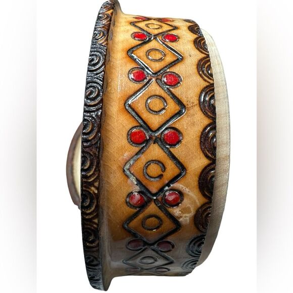 Vtg Wood carved flower heart painted trinket jewelry box. 5 in across 2 in tall - Picture 4 of 6